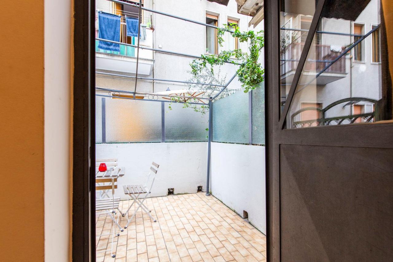 Extensive Terrace Navigli Toy Artistic Apartment Milan Exterior photo